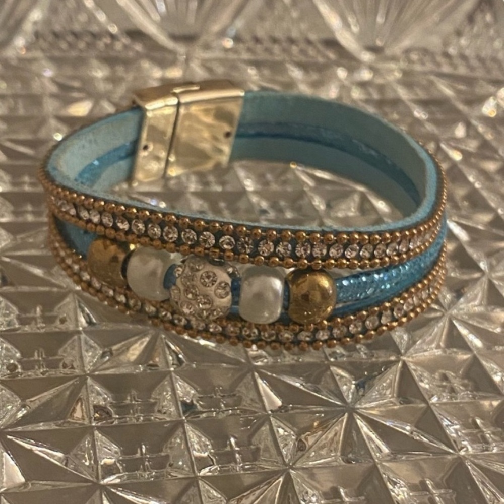 VTG Rhinestones Bling Teal Blue Pearl Gold Vegan Leather Wrap Bracelet OS